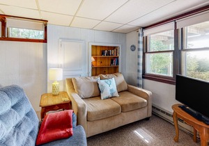Lovely home, cottage, apartment, with oceanview & washer/dryer