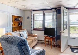 Lovely home, cottage, apartment, with oceanview & washer/dryer