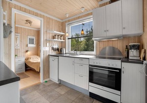 Lovely home in Aakirkeby with kitchen