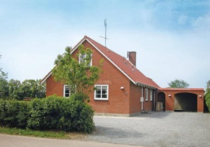 Lovely home in Bredebro with WiFi