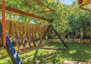 Lovely Home In Liznjan With Kitchen