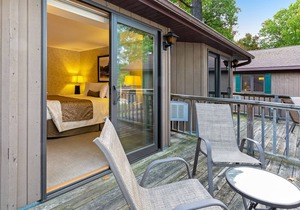 Lovely lakefront suite with resort amenities & shared dock - dogs OK!