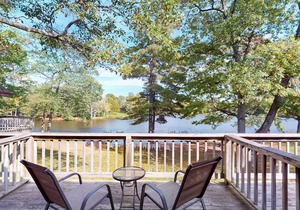 Lovely lakefront suite with resort amenities & shared dock - dogs OK!