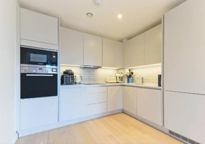 Lovely Luminous 3 Bed Flat, with secure Ev Parkng