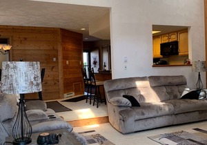 Lovely townhouse with 3 bedrooms 3 bathrooms