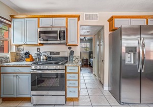 Low Summer Rates ! A Territorial Sante Fe Home with Fenced Yard 3 mile UofA