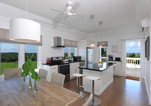 Lux Condo w/Views, Beach, Htd Pool, Pickleball, Gym,Walk to Restaurant
