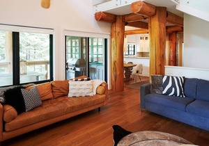Luxe and Stylish Taluswood Home in the Mountains