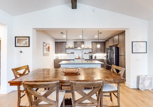 Luxe, Modern Townhome w/Mountain Views & WiFi - Close to Golf & Skiing