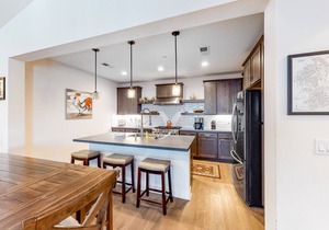 Luxe, Modern Townhome w/Mountain Views & WiFi - Close to Golf & Skiing