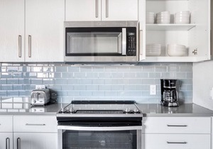 Luxe San Carlos 2BR w/Gym, Pool & BBQ, walk to Caltrain, by Blueground