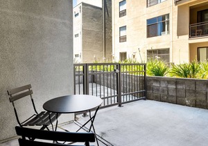 Luxe San Jose 1BR w/Gym, Pool, W/D, walk to WF + Caltrain, by Blueground