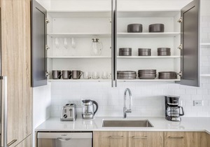 Luxe West Loop 1BR w/Gym, Pool, Coworking, walk to UIC, by Blueground
