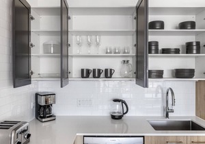 Luxe West Loop Studio w/Gym, Pool, Coworking, walk to UIC, by Blueground