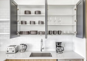 Luxe West Loop Studio w/Gym, Pool, Coworking, walk to UIC, by Blueground