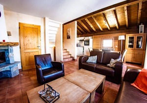 Luxury chalets (6p) With 3 bed- and bathrooms. In center of Saint François Longchamp ski in & out.