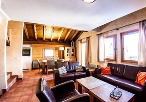 Luxury chalets (6p) With 3 bed- and bathrooms. In center of Saint François Longchamp ski in & out.