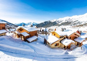 Luxury chalets (6p) With 3 bed- and bathrooms. In center of Saint François Longchamp ski in & out.
