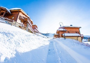 Luxury chalets (12p) 5 bed- and 3 bathrooms. Center of Saint François Longchamp with ski-in & out.