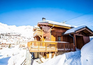 Luxury chalets (12p) 5 bed- and 3 bathrooms. Center of Saint François Longchamp with ski-in & out.