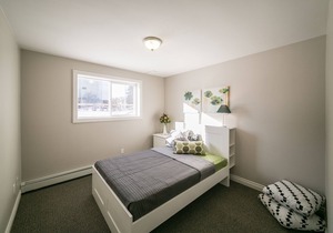 Luxurious 1BDR+Den In-suite laundry