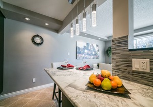 Luxurious 1BDR+Den In-suite laundry