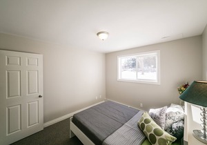 Luxurious 1BDR+Den In-suite laundry