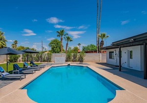Luxurious 4 Bedroom with Resort-Like Pool Area & Many Outdoor Activities! by RedAwning