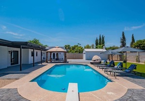 Luxurious 4 Bedroom with Resort-Like Pool Area & Many Outdoor Activities! by RedAwning