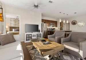 Luxurious Downtown Corner Views 2 bed 2bath-#211