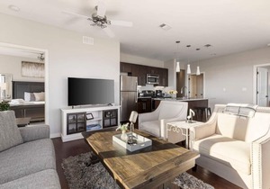 Luxurious Downtown Corner Views 2 bed 2bath 61