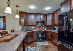 Luxurious Getaway Condo on Lake Delton w/Stunning Views + Private Sandy Beach