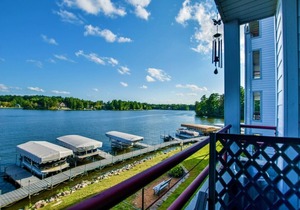 Luxurious Getaway Condo on Lake Delton w/Stunning Views + Private Sandy Beach