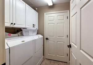 LUXURIOUS LAKEFRONT CONDO