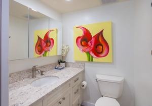 Luxurious Ocean Front Condo with Wrap Around Lanai - Newly Renovated