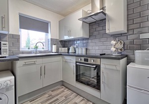 Luxury 2 bed central Chelmsford apartment. Parking.