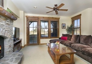 Luxury 2 Bedroom 2.5 Bath Townhome Adjacent to the Snowcreek Golf Course