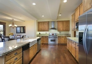 Luxury 2 Bedroom 2.5 Bath Townhome Adjacent to the Snowcreek Golf Course