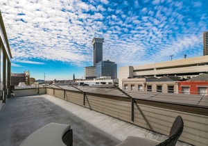 Luxury 3 BR Penthouse with balcony in Downtown NOLA