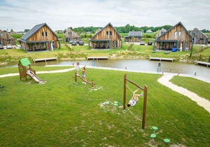 Luxury 6-person residence in the holiday park Landal Elfstedenhart