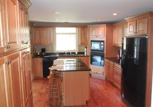 Luxury accommodation overlooking Lake Otsego with private waterfront. 11 rooms.