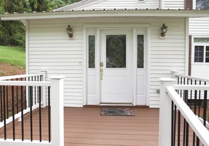 Luxury accommodation overlooking Lake Otsego with private waterfront. 11 rooms.