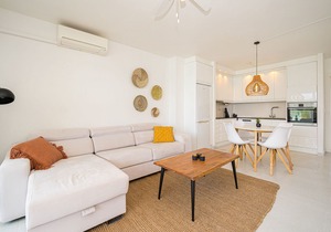 Luxury apartment directly on the sea