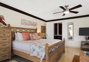 Luxury Beachfront Condo with Infinity Pool, Hot Tub, Sauna, Mini Golf