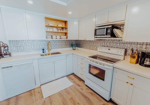 Luxury Beachfront Condo w/AC