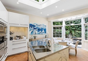 Luxury European 4 Bedroom Home w/Harbour Views