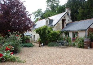 Luxury gites & B&B, near Saumur, in 18thC former wine estate, heated pool