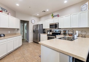 Luxury Golf Community Retreat ~ Putting Green, EV Charger, Pool & Hot Tub