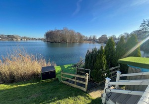 Luxury lakeside caravan situated on award winning park Tattershall Lakes,private Fishing Peg,Hot tub