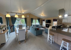 Luxury lakeside lodge with sunken hot tub prime location on bull rush lake @tattershall lakes